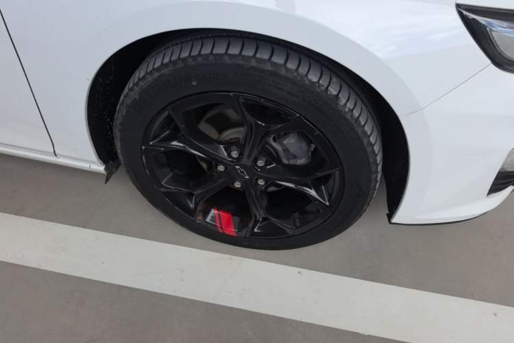 Used Chevrolet Malibu XL 2019 Redline 550T Automatic Sport Edition Right Front Wheel Hub