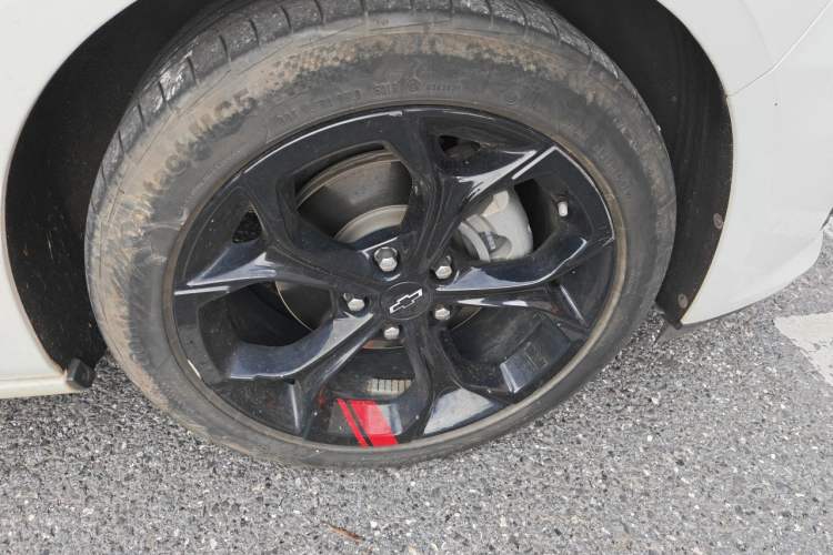 Used Chevrolet Malibu XL 2019 Redline 550T Automatic Sport Edition Right Front Wheel Hub