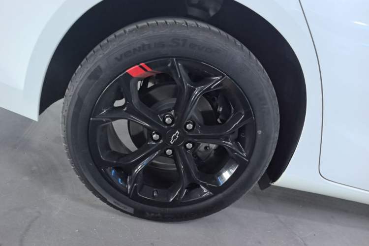 Used Chevrolet Malibu XL 2019 Redline 550T Automatic Sport Edition Right Rear Wheel Hub