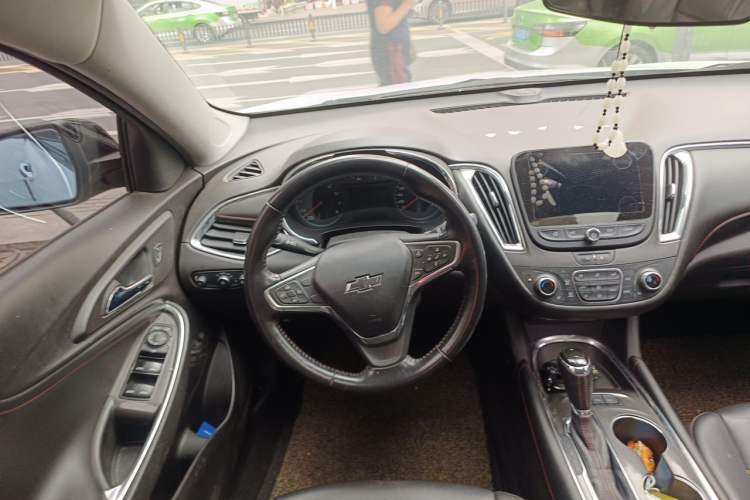 Used Chevrolet Malibu XL 2019 Redline 550T Automatic Sport Edition Steering Wheel