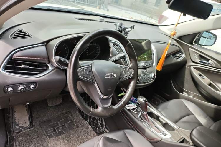 Used Chevrolet Malibu XL 2019 Redline 550T Automatic Sport Edition Steering Wheel