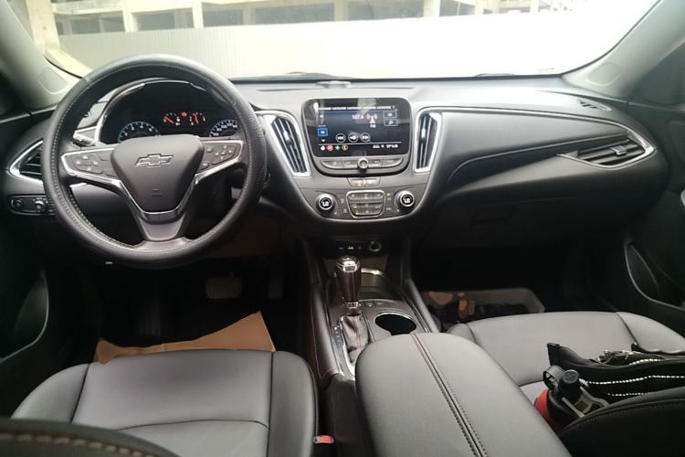 Used Chevrolet Malibu XL 2020 Redline 550T Automatic Sport Edition Center Console
