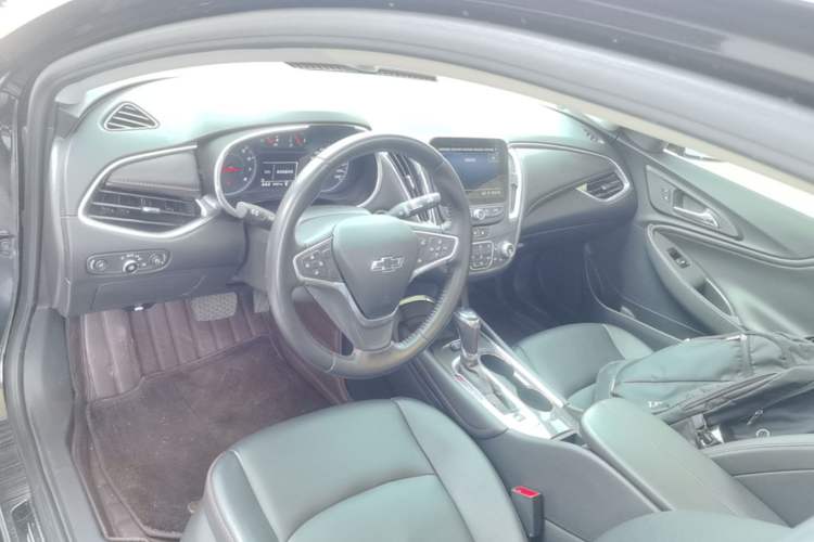 Used Chevrolet Malibu XL 2020 Redline 550T Automatic Sport Edition Center Console