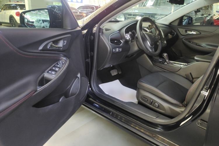 Used Chevrolet Malibu XL 2020 Redline 550T Automatic Sport Edition Driver Seat