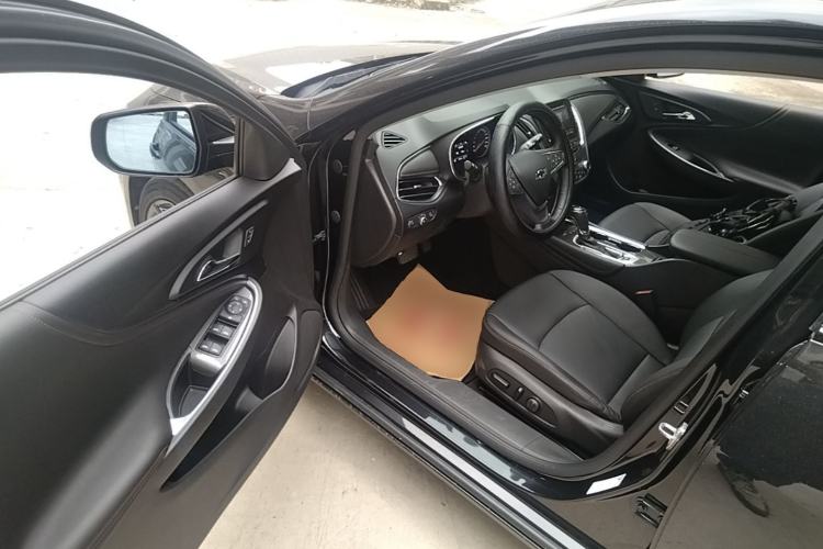 Used Chevrolet Malibu XL 2020 Redline 550T Automatic Sport Edition Driver Seat