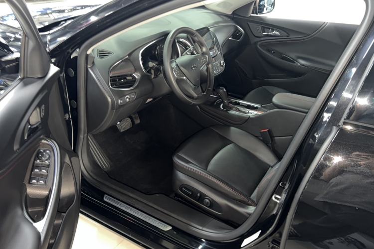 Used Chevrolet Malibu XL 2020 Redline 550T Automatic Sport Edition Driver Seat