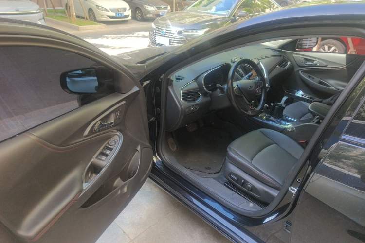 Used Chevrolet Malibu XL 2020 Redline 550T Automatic Sport Edition Driver Seat