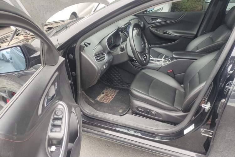 Used Chevrolet Malibu XL 2020 Redline 550T Automatic Sport Edition Driver Seat
