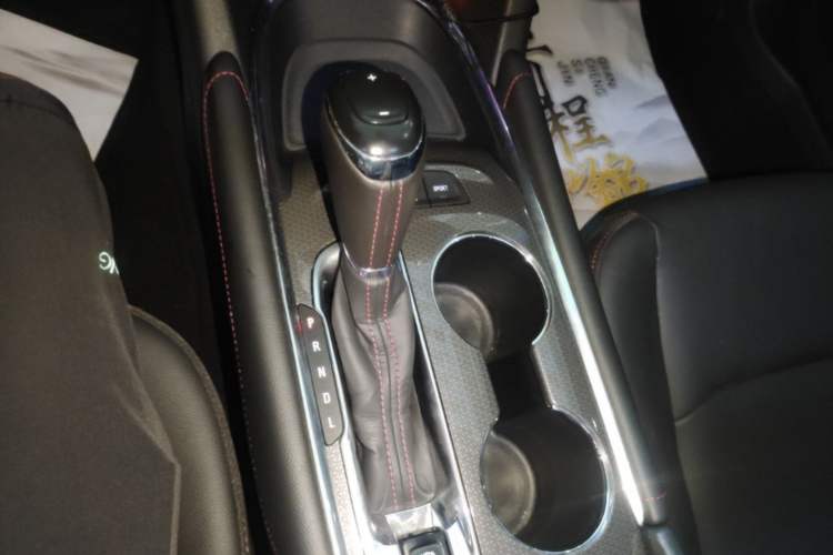 Used Chevrolet Malibu XL 2020 Redline 550T Automatic Sport Edition Gear Lever