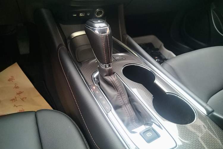 Used Chevrolet Malibu XL 2020 Redline 550T Automatic Sport Edition Gear Lever