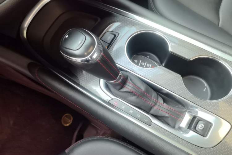 Used Chevrolet Malibu XL 2020 Redline 550T Automatic Sport Edition Gear Lever