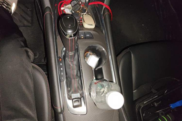 Used Chevrolet Malibu XL 2020 Redline 550T Automatic Sport Edition Gear Lever