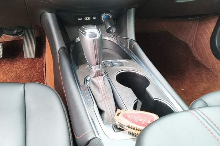 Used Chevrolet Malibu XL 2020 Redline 550T Automatic Sport Edition Gear Lever