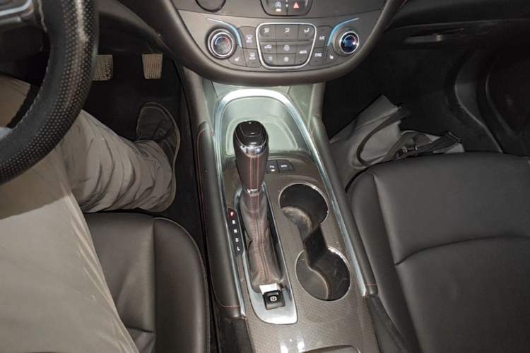 Used Chevrolet Malibu XL 2020 Redline 550T Automatic Sport Edition Gear Lever