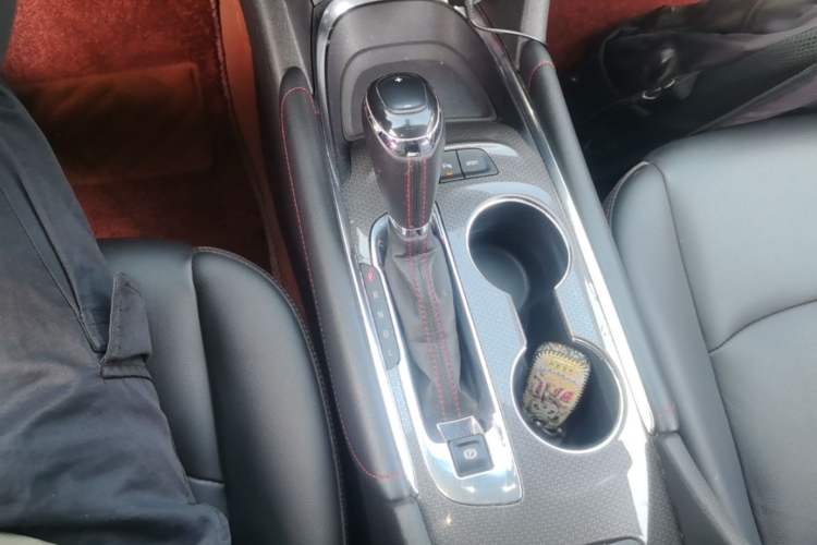 Used Chevrolet Malibu XL 2020 Redline 550T Automatic Sport Edition Gear Lever