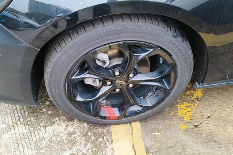 Used Chevrolet Malibu XL 2020 Redline 550T Automatic Sport Edition Left Front Wheel Hub