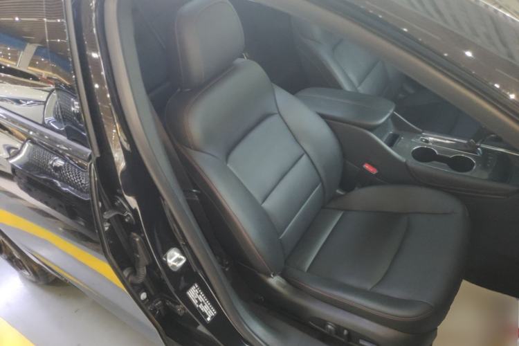 Used Chevrolet Malibu XL 2020 Redline 550T Automatic Sport Edition Right Front Seat