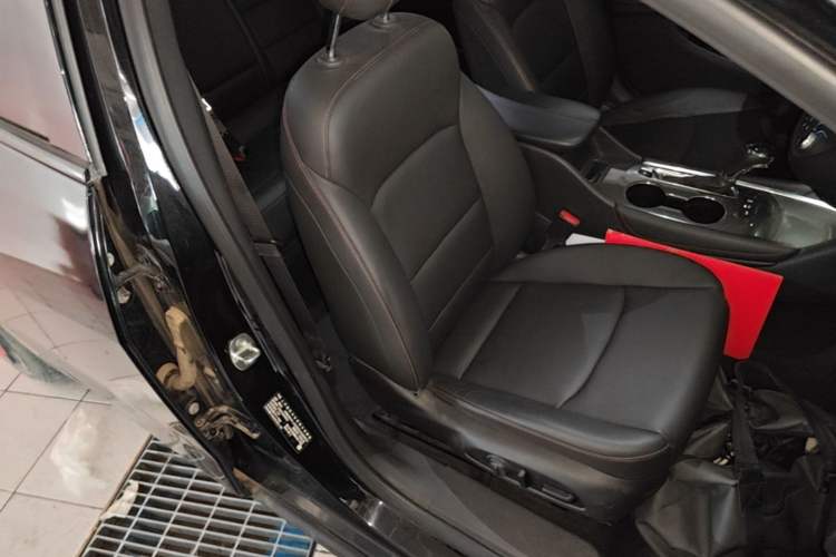 Used Chevrolet Malibu XL 2020 Redline 550T Automatic Sport Edition Right Front Seat
