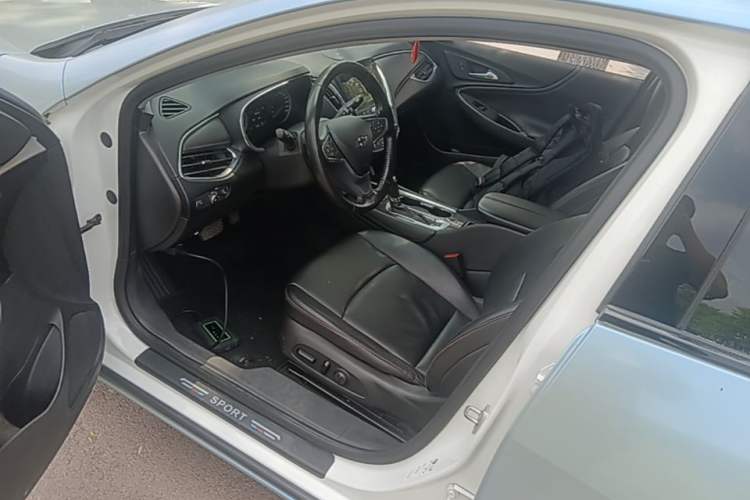 Used Chevrolet Malibu XL 2020 Redline 550T Automatic Sport Edition Driver Seat