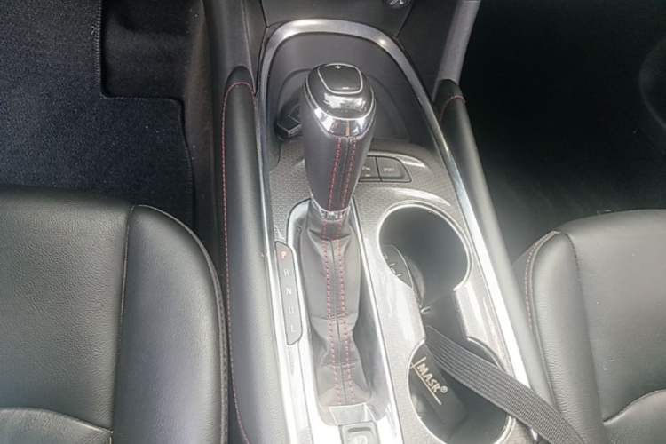Used Chevrolet Malibu XL 2020 Redline 550T Automatic Sport Edition Gear Lever