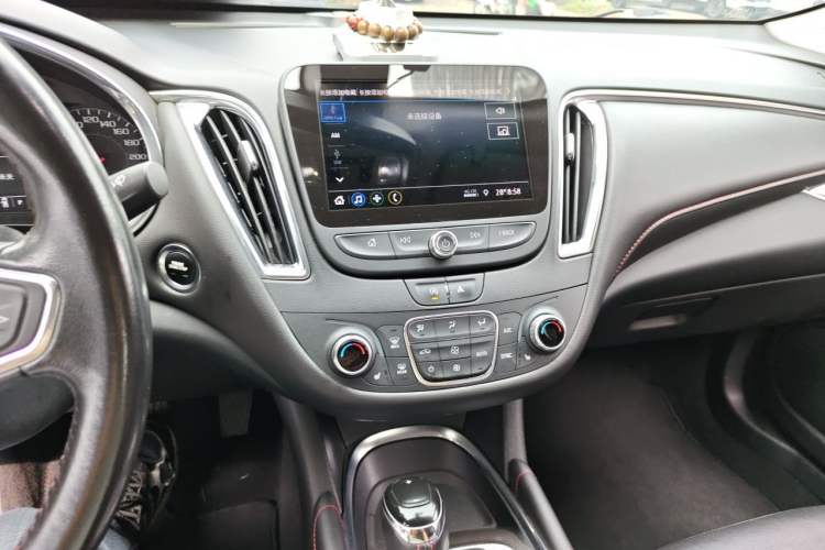 Used Chevrolet Malibu XL 2020 Redline 550T Automatic Sport Edition Audio And AC Panel