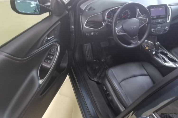 Used Chevrolet Malibu XL 2020 Redline 550T Automatic Sport Edition Driver Seat