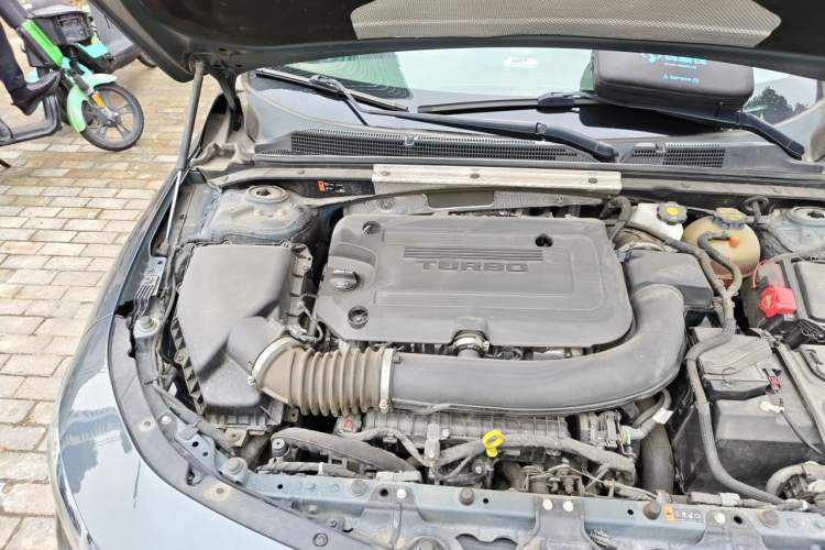 Used Chevrolet Malibu XL 2020 Redline 550T Automatic Sport Edition Engine Bay Right