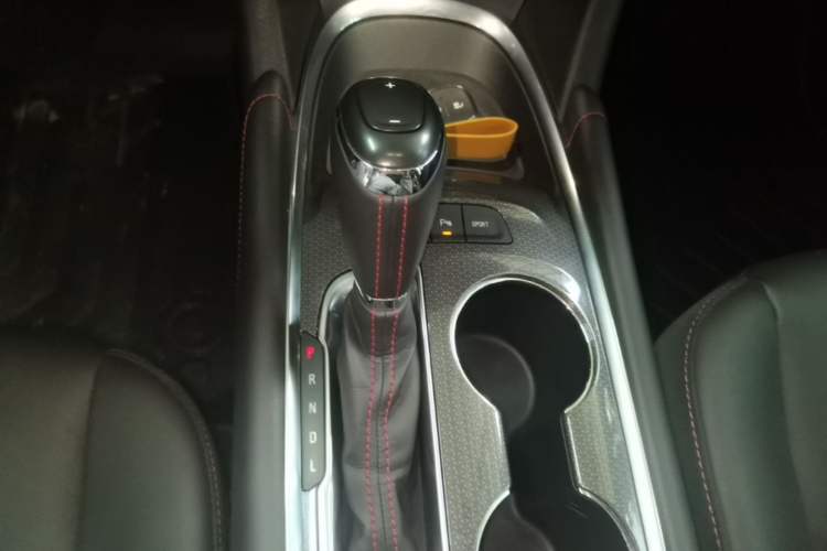 Used Chevrolet Malibu XL 2020 Redline 550T Automatic Sport Edition Gear Lever