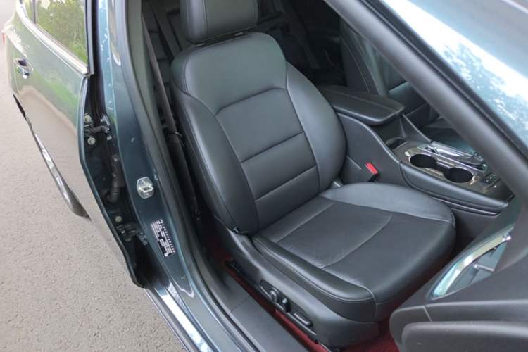 Used Chevrolet Malibu XL 2020 535T CVT Sharp Edition Right Front Seat