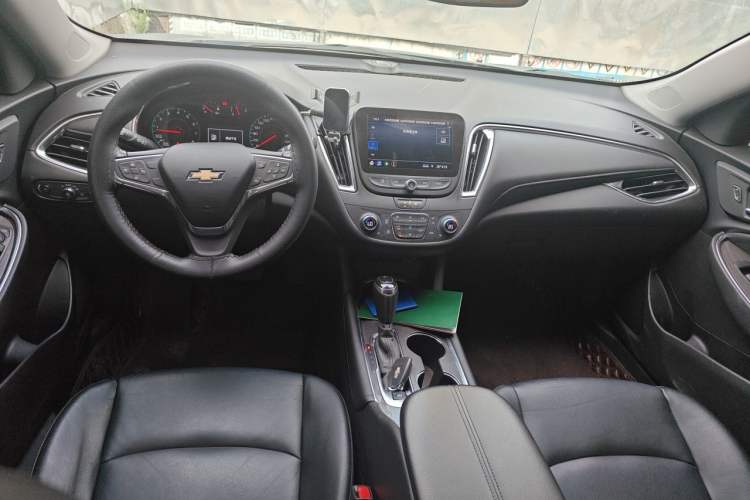 Used Chevrolet Malibu XL 2020 535T CVT Sharp Edition Center Console