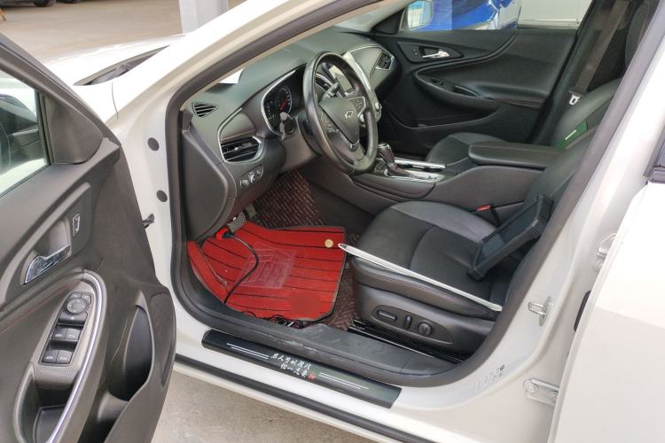 Used Chevrolet Malibu XL 2020 Redline 550T Automatic Sport Edition Driver Seat