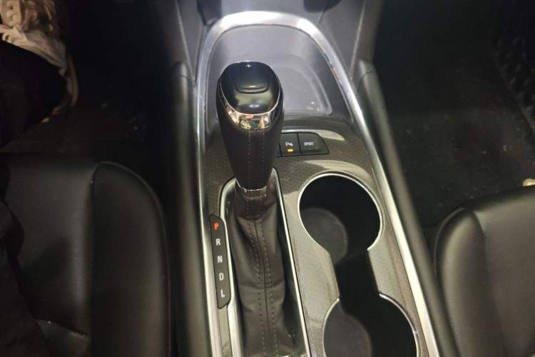 Used Chevrolet Malibu XL 2020 535T CVT Sharp Edition Gear Lever