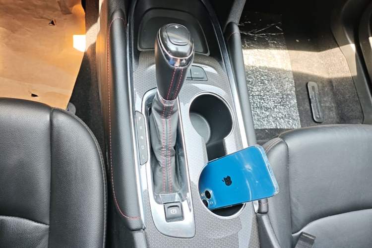 Used Chevrolet Malibu XL 2020 Redline 550T Automatic Sport Edition Gear Lever
