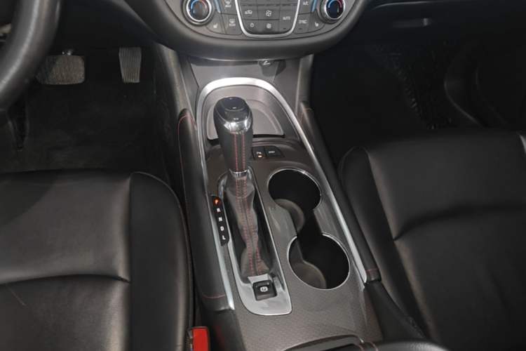 Used Chevrolet Malibu XL 2020 Redline 550T Automatic Sport Edition Gear Lever