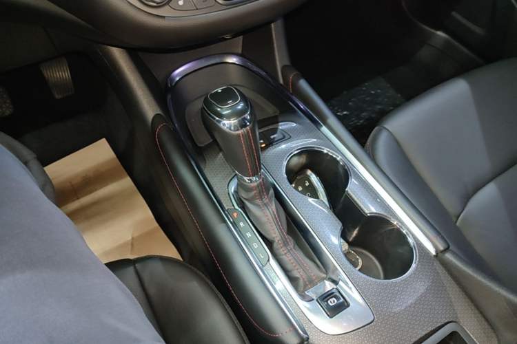 Used Chevrolet Malibu XL 2020 Redline 550T Automatic RuiLian Edition Gear Lever