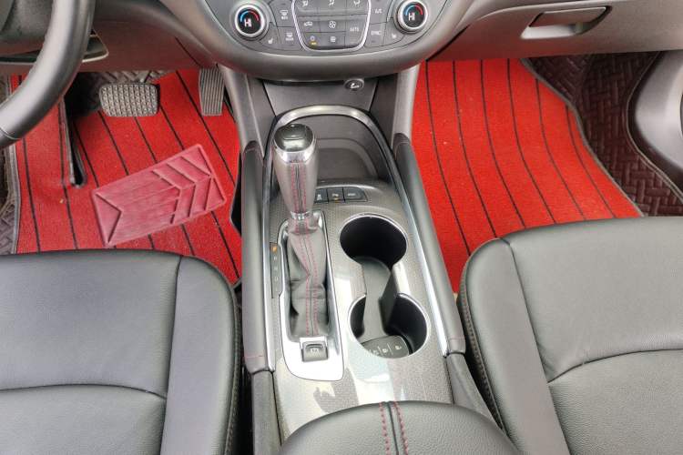Used Chevrolet Malibu XL 2020 Redline 550T Automatic Sport Edition Gear Lever