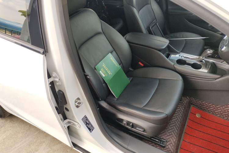 Used Chevrolet Malibu XL 2020 Redline 550T Automatic Sport Edition Right Front Seat