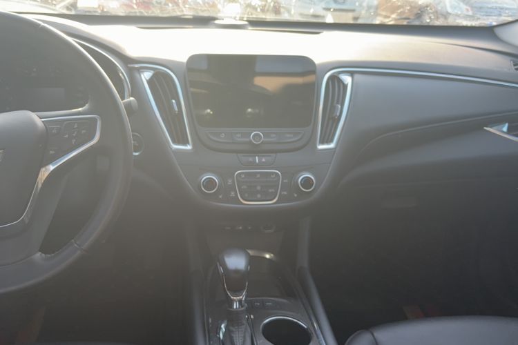 Used Chevrolet Malibu XL 2021 535T Automatic Sport Edition Audio And AC Panel
