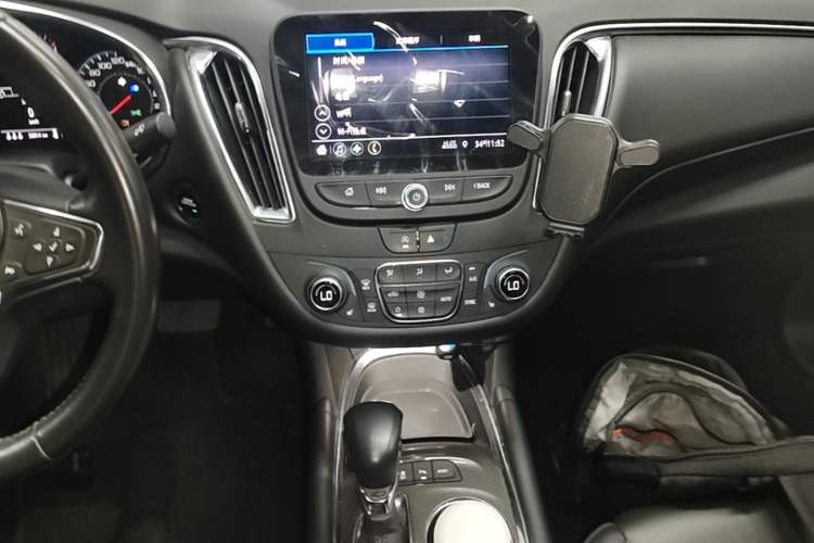 Used Chevrolet Malibu XL 2021 535T Automatic Sport Edition Audio And AC Panel