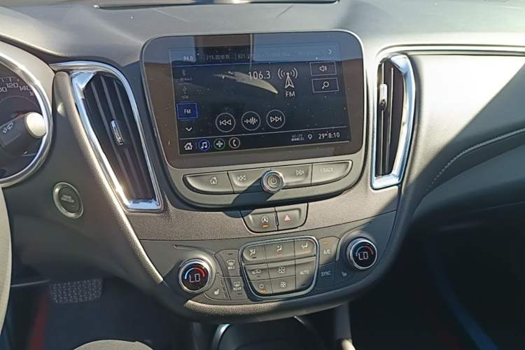 Used Chevrolet Malibu XL 2021 535T Automatic Sport Edition Audio And AC Panel