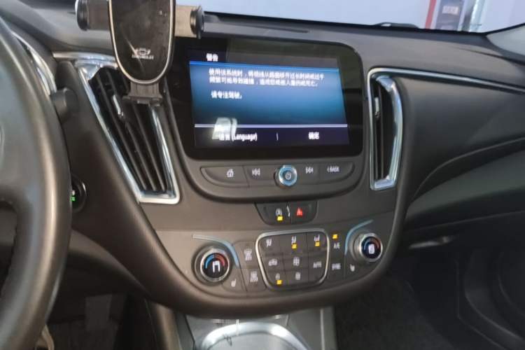 Used Chevrolet Malibu XL 2021 535T Automatic Sport Edition Audio And AC Panel