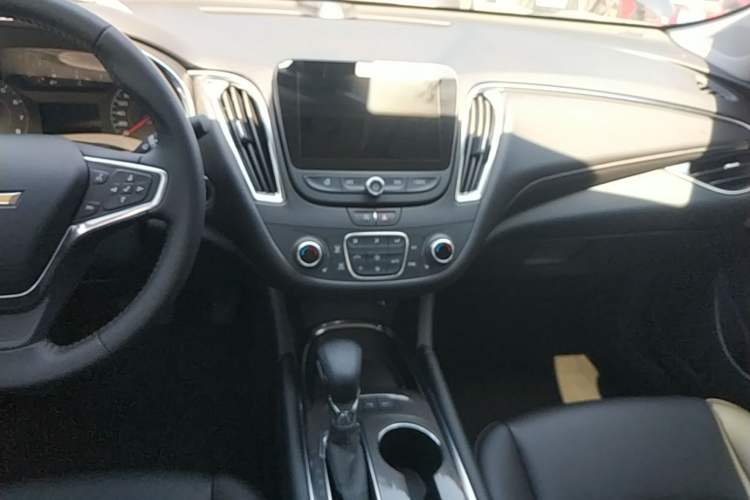 Used Chevrolet Malibu XL 2021 535T Automatic Sport Edition Audio And AC Panel