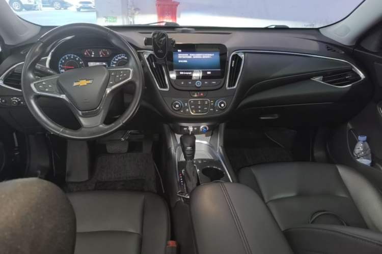 Used Chevrolet Malibu XL 2021 535T Automatic Sport Edition Center Console