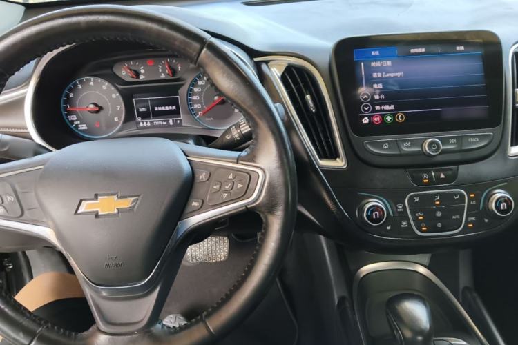 Used Chevrolet Malibu XL 2021 535T Automatic Sport Edition Center Console