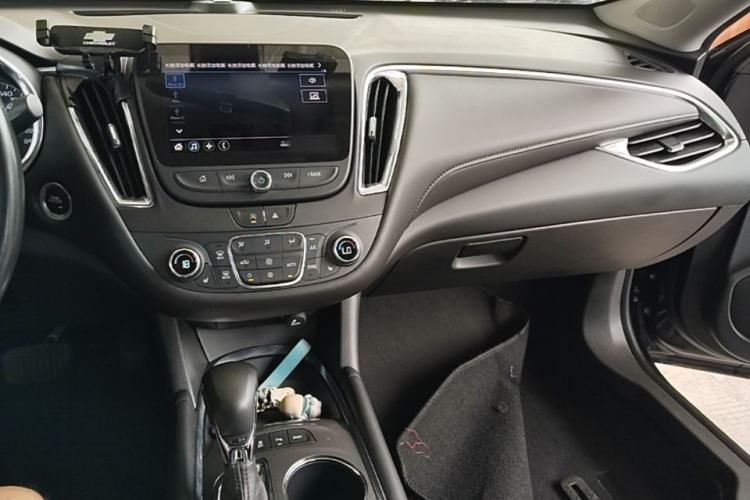 Used Chevrolet Malibu XL 2021 535T Automatic Sport Edition Center Console