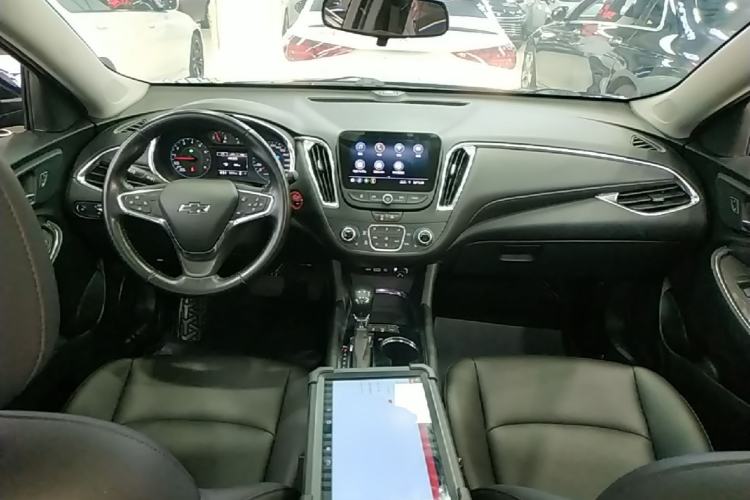 Used Chevrolet Malibu XL 2021 535T Automatic Sport Edition Center Console