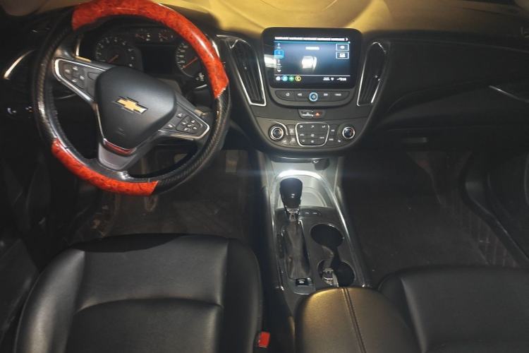 Used Chevrolet Malibu XL 2021 535T Automatic Sport Edition Center Console