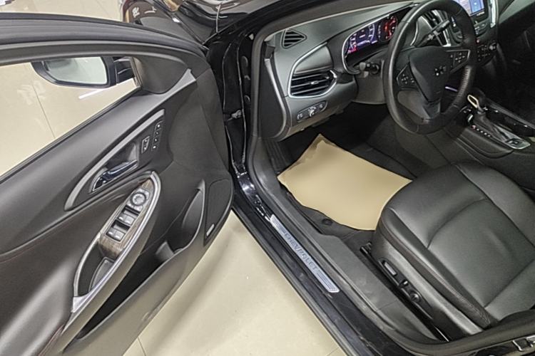 Used Chevrolet Malibu XL 2021 Redline 550T Automatic Smart Edition Driver Seat