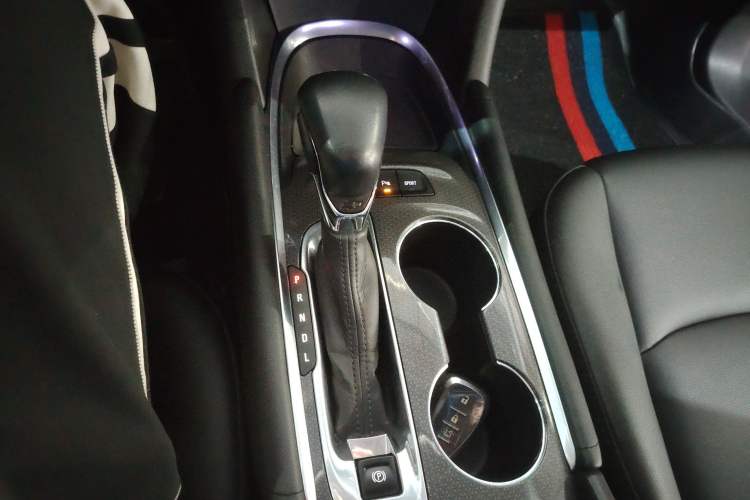 Used Chevrolet Malibu XL 2021 535T Automatic Sport Edition Gear Lever