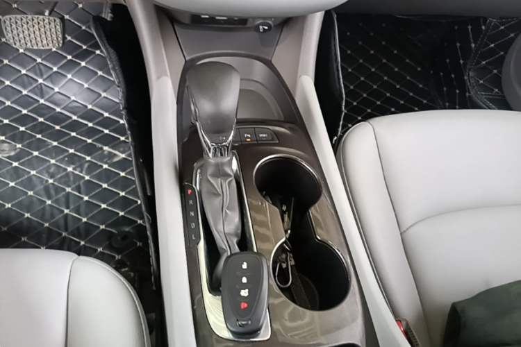 Used Chevrolet Malibu XL 2021 535T Automatic Sharp Edition Gear Lever